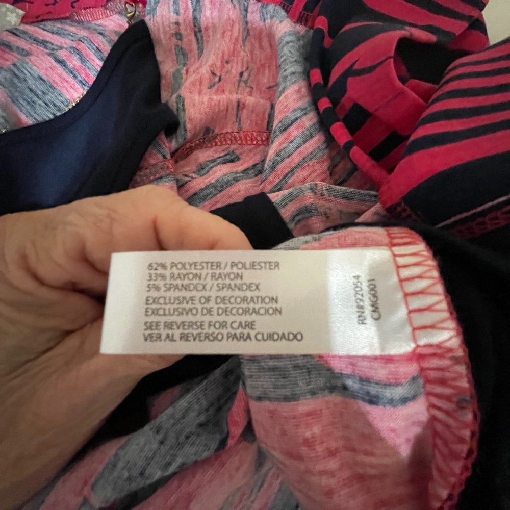 Carolyn Taylor Printed Short Sleeve W/ 2 Fer Solid Insert Top & Necklace… - Picture 14 of 14